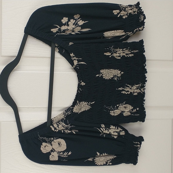 Urban Outfitters Tops - Urban Outfitters Giselle Smocked Floral Crop Top Womens XS